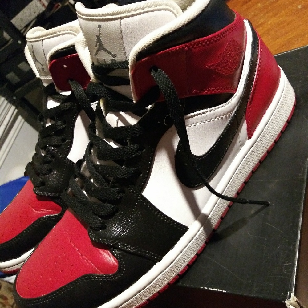 COPY - Air Jordan 1 Custom painted (Bred Toe)